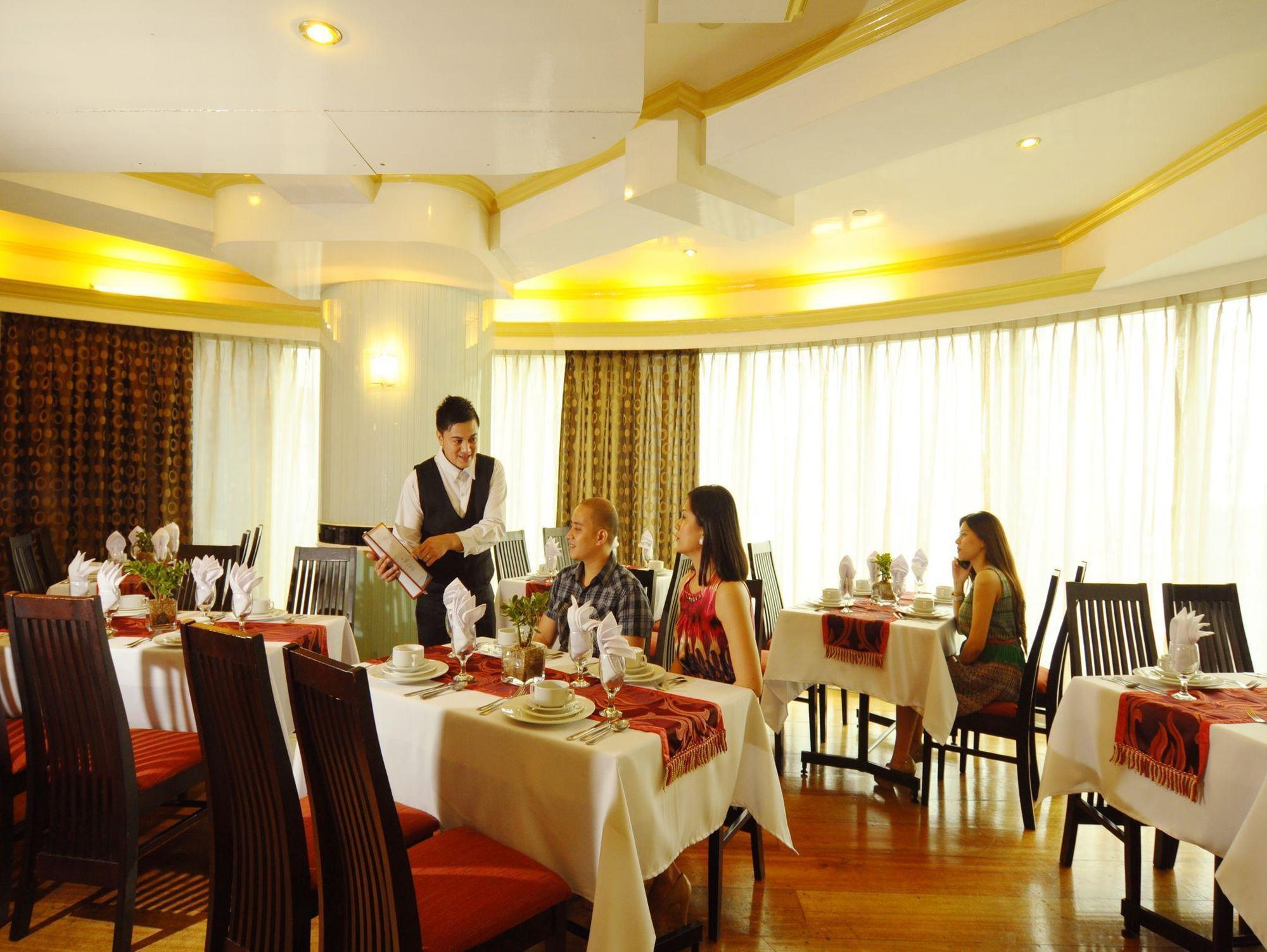 Oxford Suites Makati San Pedro Makati Exterior foto