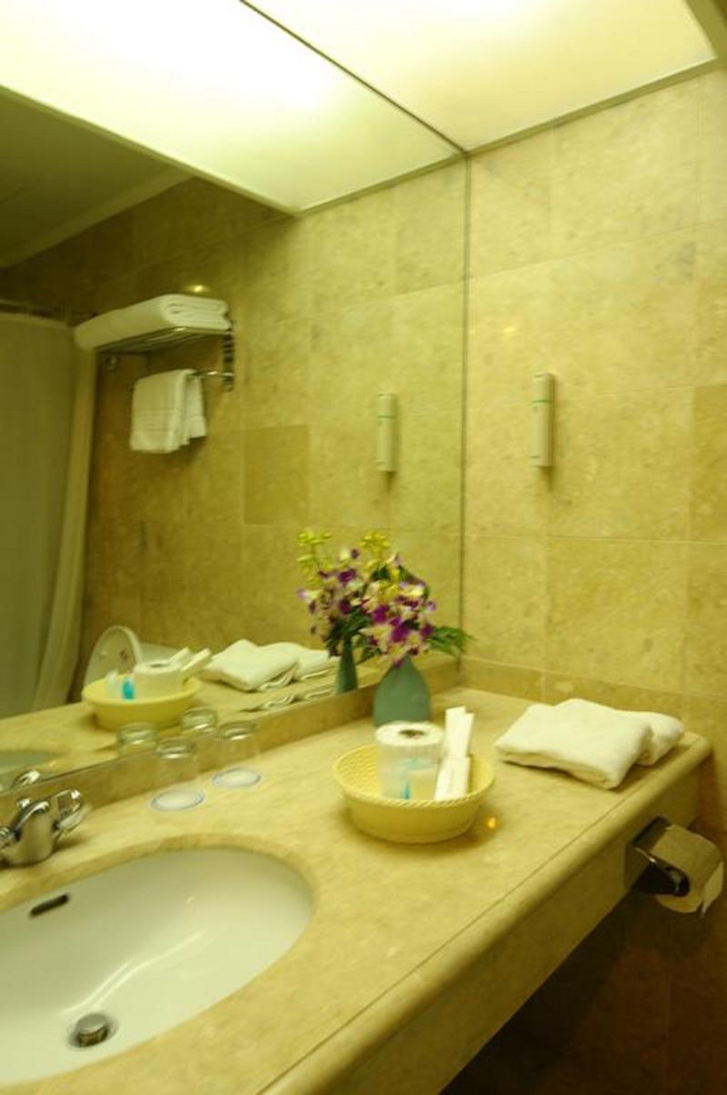 Oxford Suites Makati San Pedro Makati Exterior foto