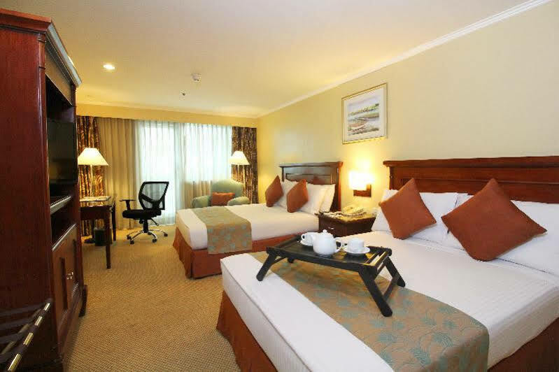 Oxford Suites Makati San Pedro Makati Exterior foto